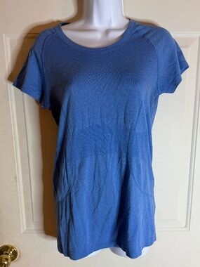 Lululemon Seamless Short Sleeve Tee Blue Size 8 Athletic Workout Top
